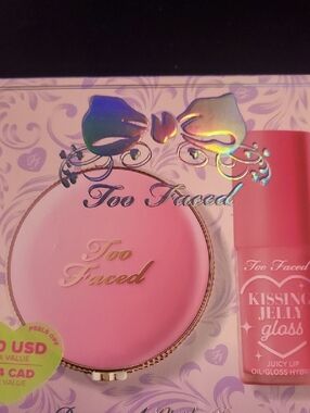 Too Faced Pink Compact with Pink Kissing Jelly Gloss